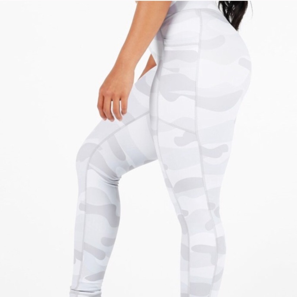 Ethos White Camo Leggings Large